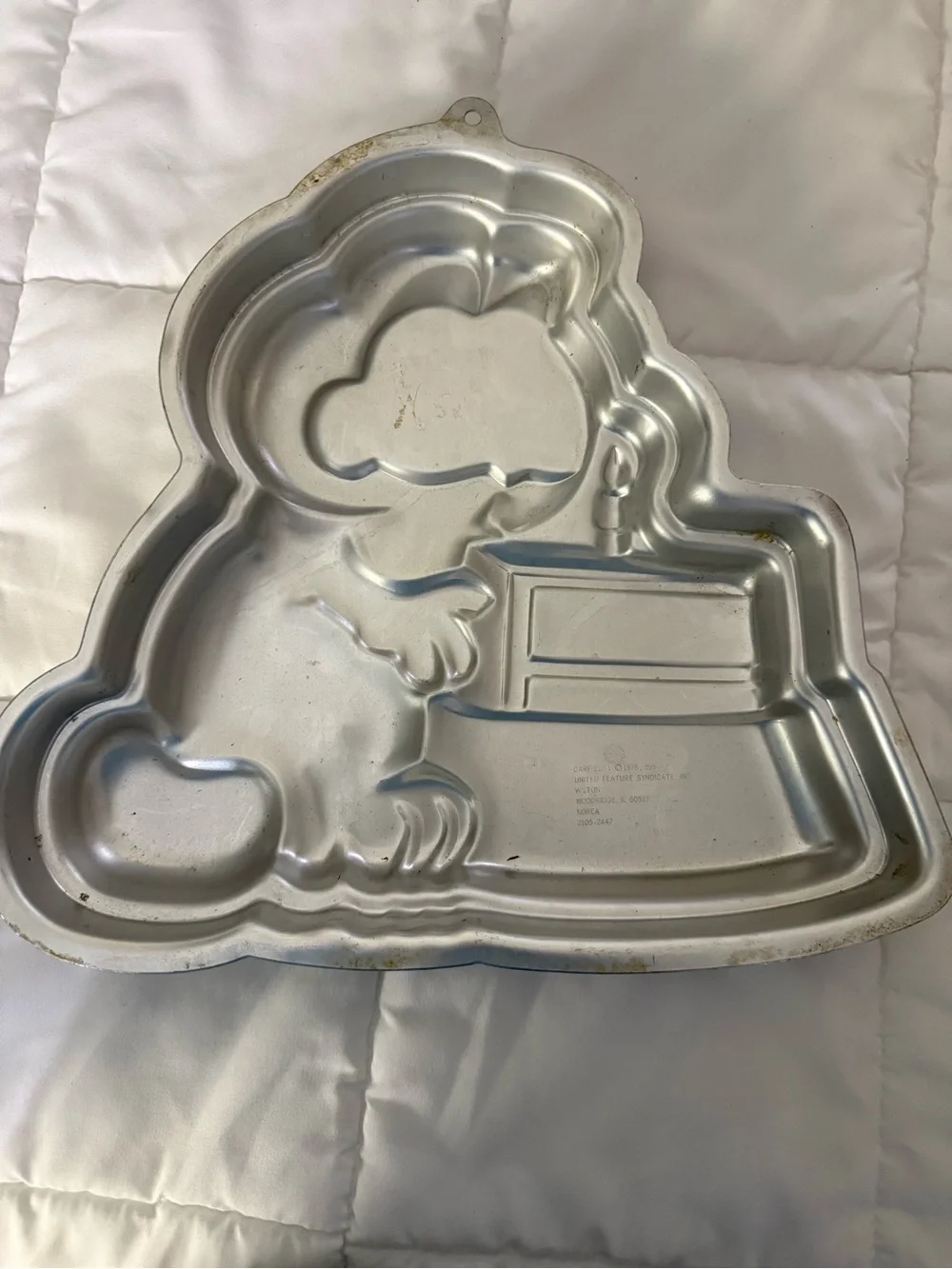 Wilton Silver Garfield, the cat Cake Mold with Dog Bowl